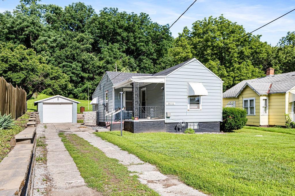 3816 W Ayrlawn DriveSt Joseph,&nbsp;MO&nbsp;64503