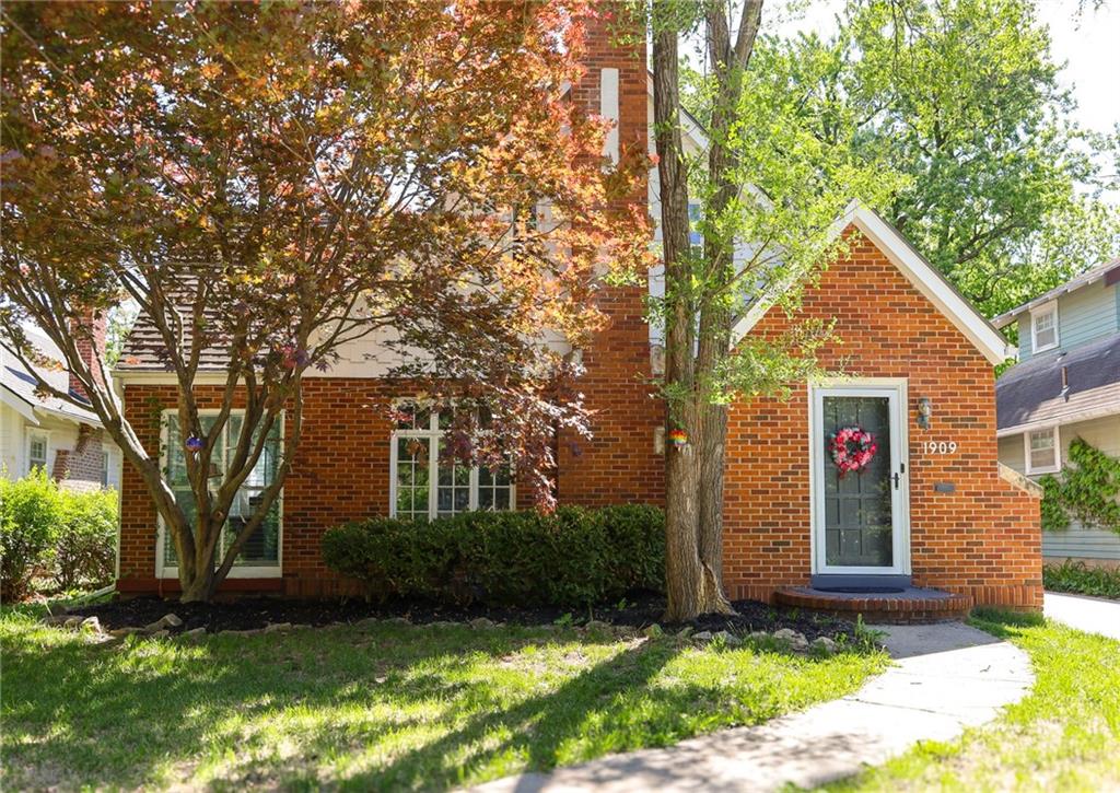 1909 Lovers LaneSt Joseph,&nbsp;MO&nbsp;64505