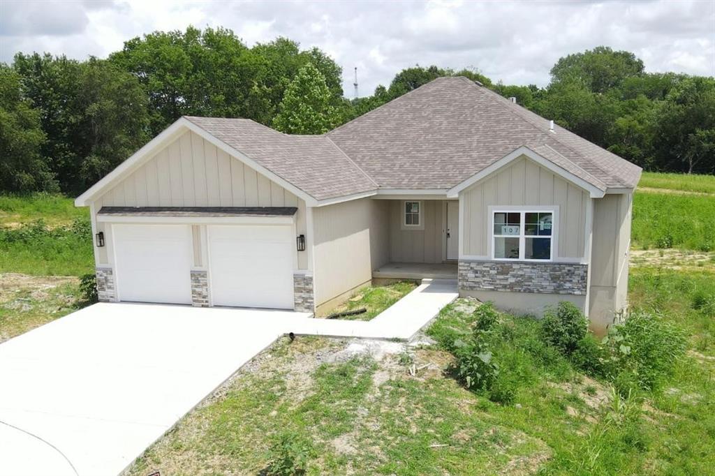107 JOHNSON CircleDearborn,&nbsp;MO&nbsp;64439