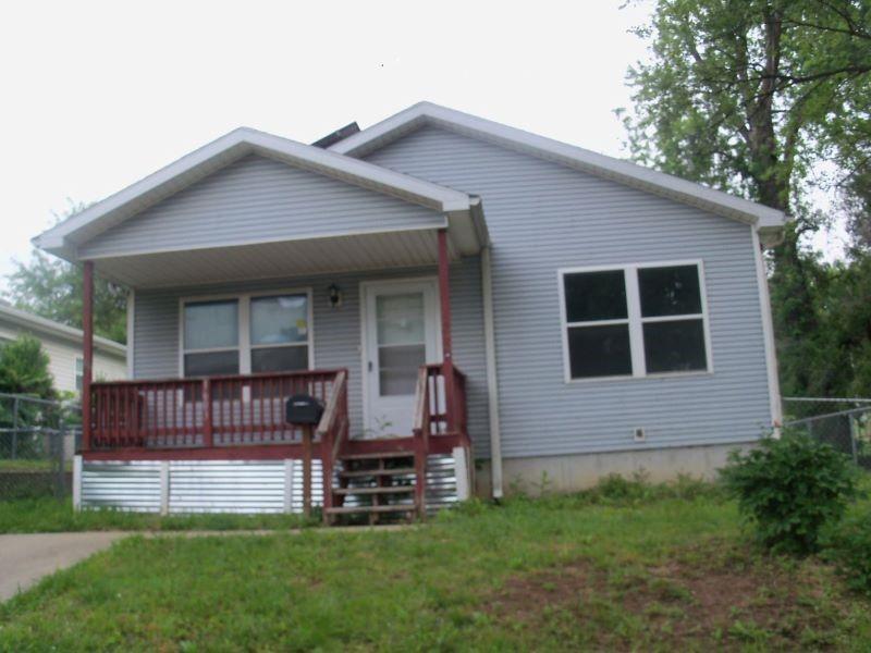 1603 Angelique StreetSt Joseph, MO 64501
