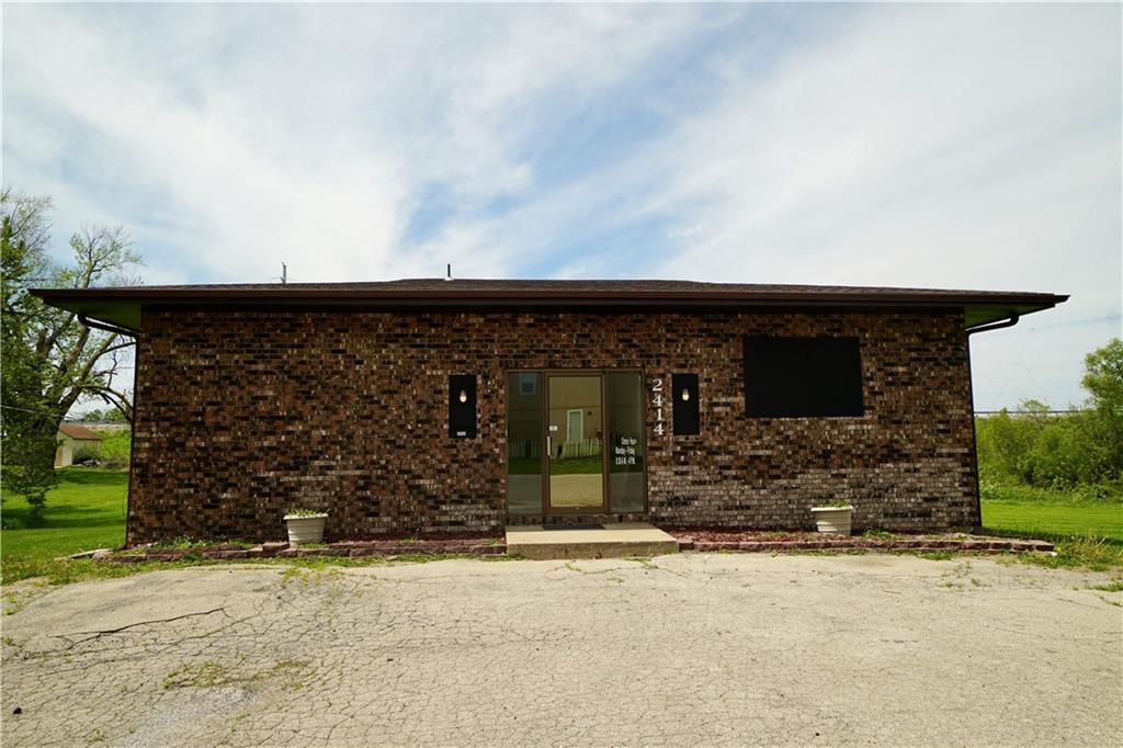 2414 S Leonard RoadSt Joseph,&nbsp;MO&nbsp;64503