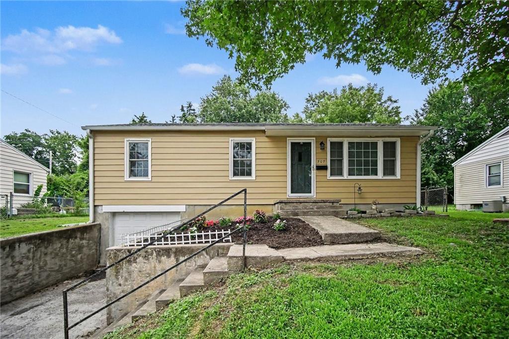 507 E Meadow LaneSt Joseph,&nbsp;MO&nbsp;64501