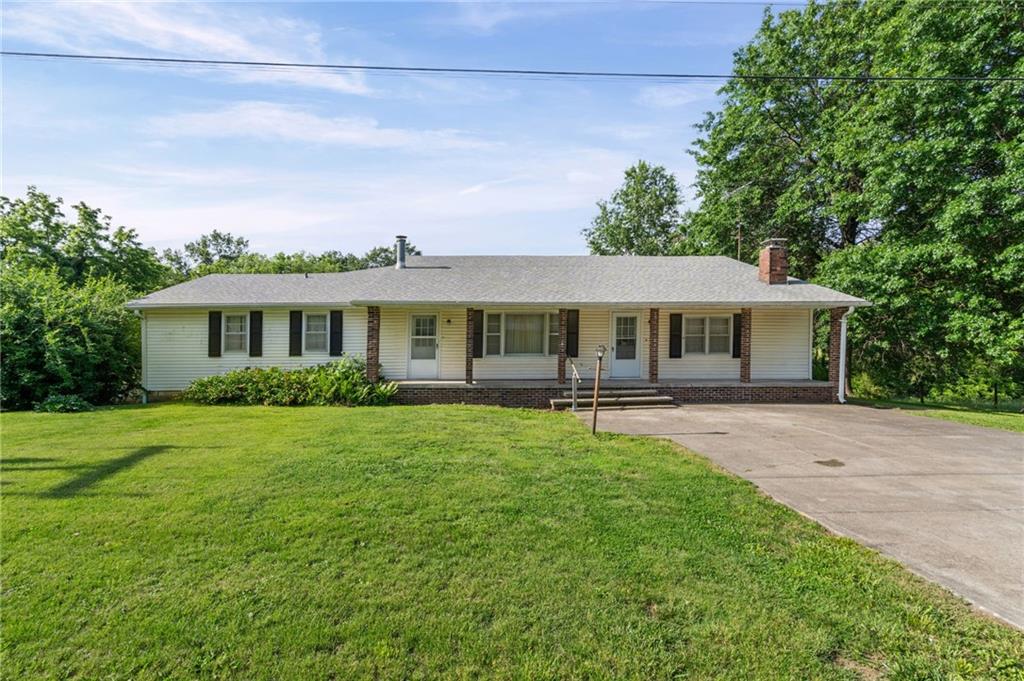 503 Hallar AvenueGower,&nbsp;MO&nbsp;64454