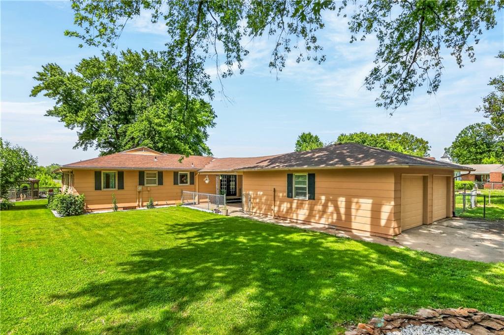 3807 SW Christie TerraceSt Joseph,&nbsp;MO&nbsp;64504