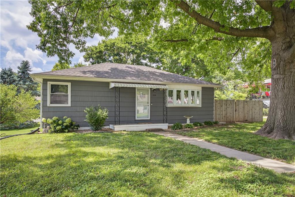 1304 S 39th StreetSt Joseph, MO 64507