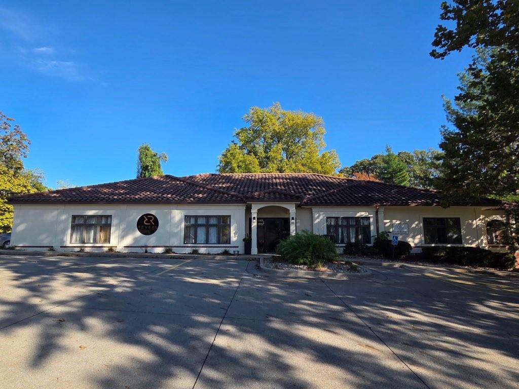 1011 E Saint Maartens DriveSt Joseph, MO 64506