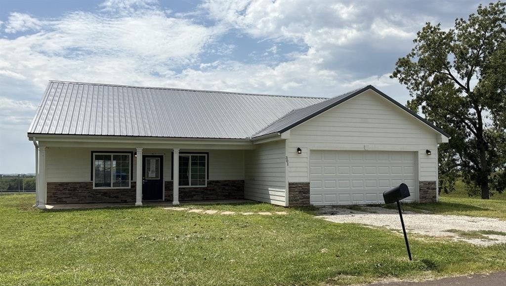 301 West StreetDe Kalb, MO 64440